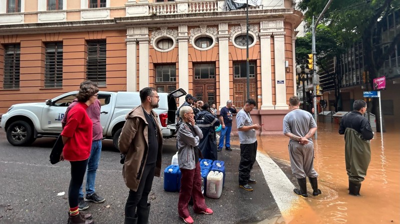 Liderada pela secretária Beatriz Araujo, comitiva da Sedac vistoriou instituições no Centro da capital neste domingo (5)